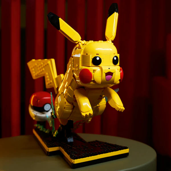 Image of 72152 Pikachu and Poké Ball